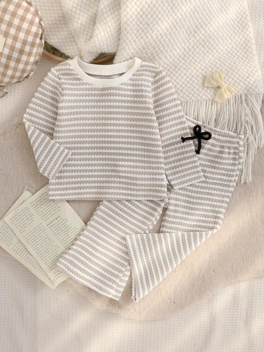 SHEIN 女婴休闲宽松菠萝条纹针织长袖上衣+阔腿菠萝条纹针织裤T恤套装,舒适百搭,适合日常休闲和居家穿着,秋冬季 - 卡其色 - 查看 1