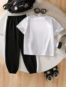 2 pièces/Set T-shirt à manches courtes et pantalon pour jeunes garçons, style décontracté et confortable, contraste noir blanc gris avec motif graphique de lettres. Convient pour le printemps, l'été et l'automne