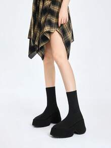 ROMWE Grunge Punk Women's Thick Sole Wedge Heel Faux Pearl Decor Short Boots, Independent Foreign Trade Nude Boots, New Autumn/Winter 2025 Wedge Heel Round Toe Low-Top Plus Size Short Boots For Women,Party