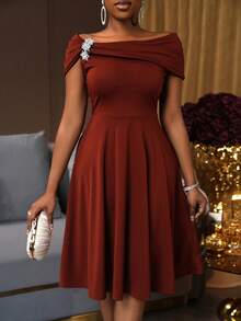 EMERY ROSE Brown A-Line Mid-Length Dress With Waist Cinching And Crystal Embellished Button Closure - Brown - View 3