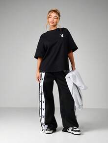 Missguided x Playboy T-shirt en coton mélangé à col ras-du-cou oversize à manches courtes avec grand imprimé au dos et petit logo avant - Noir - Voir 3