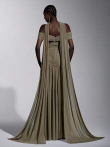 Elitara 优雅灰色极简露肩褶皱不对称A字高开衩连衣裙，适合婚礼、正式活动、晚宴和鸡尾酒会等场合。 - 灰色 - 查看 4