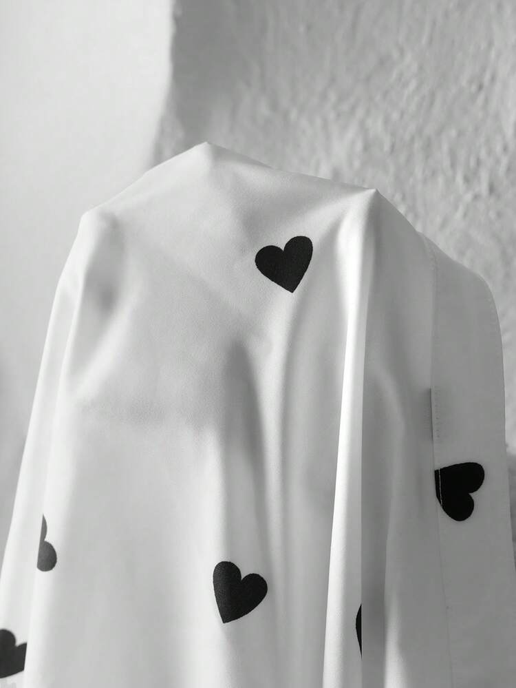 Plus Size Women's Notched Collar Heart Print Casual Daily Commute Short Sleeve Shirt, Going Out , Simple And Fashionable For Everyday Wear, Plus Size Winter , Comfortable And Breathable, New Year , Suitable For Multiple Occasions, Date Night Women, Night Party, Elegant Party, Date Night Women, Thanksgiving For Women/Valentine's Day/Vacation