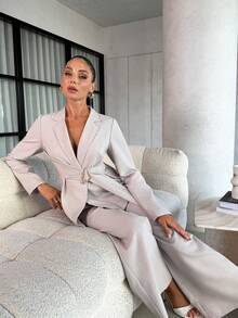 Lavishia Conjunto casual de 2 piezas de chaqueta y pantalones con diseño de cintura de metal de manga larga y cuello solapa de unicolor para mujer - Caqui - Ver 3