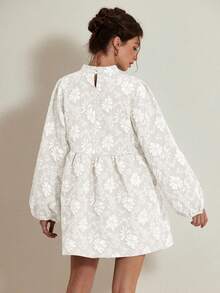 Revavyn Falda mini acampanada con mangas de linterna y textura floral elegante para mujer, otoño - Blanco - Ver 2