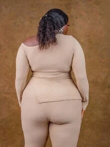 CurvyTilda 女士秋季服装，冬季加大码女士纯色不对称肩长袖上衣和喇叭裤两件套 - 卡其色 - 查看 7