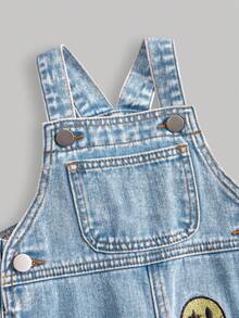 男婴牛仔背带裤/连体裤，新款时尚笑脸刺绣牛仔背带裤，带工装口袋，柔软棉质牛仔面料，适合休闲穿着、城市漫步、日常穿搭、外出、旅行、聚会等场合。 - 淺色水洗藍 - 查看 3