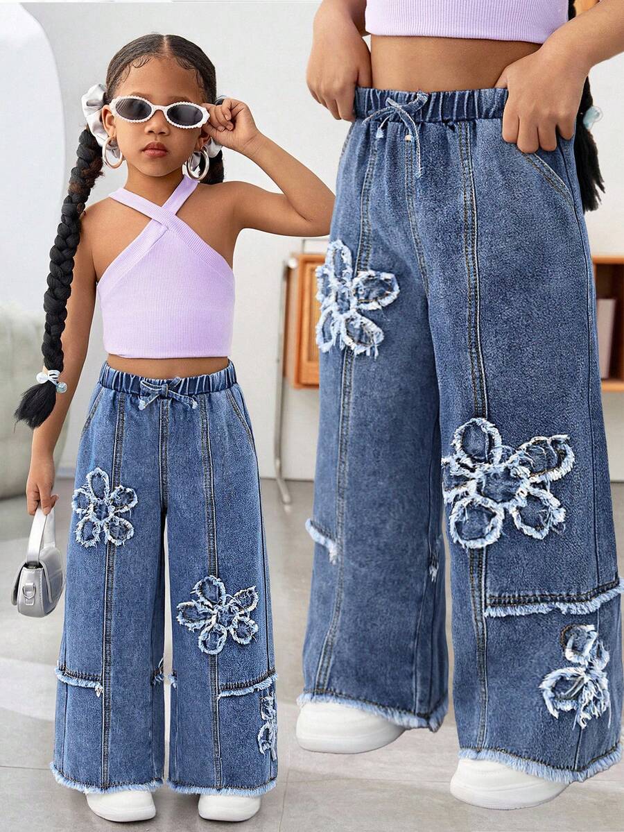 SHEIN Kleine Mädchen Loose Fit Blaue Jeans mit ausgefranstem 3D Blumen Schleifendekor, Herbst, Winter, Lässig und modisch, Urlaub, Streetwear, 2000er Jahre Stil, Weihnachtshose, Jeans, Blumenmuster, Denimhose - Mittele Waschung - Übersicht 1
