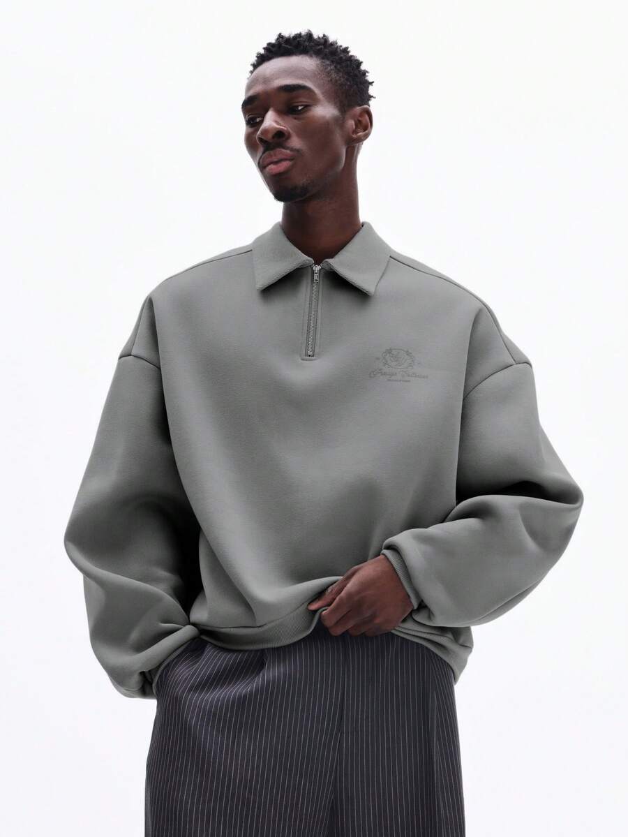 SUMWON 男士宽松版型四分之一拉链 Polo 衫，撞色后幅拼接，饰有品牌标志，休闲长袖上衣，纯色 - 灰色 - 查看 1