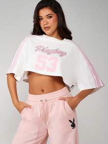 Missguided x Playboy Camiseta de algodón de manga corta con estampado de número, estilo varsity, con rayas rosas en las mangas y logo de conejo en la espalda - Blanco - Ver 5