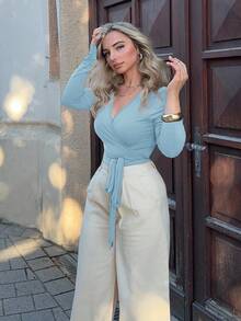 Jeta Ari 粉色瑜伽健身运动服超弹柔软裹身 V 领长袖短款紧身 T 恤，时尚简约，优雅日常衣橱必备单品，适合女性，春秋季 - 藍色 - 查看 4