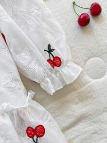 SHEIN Vintaside Kids Đầm công chúa dáng rộng thanh lịch cho bé gái, cổ áo xếp ly, tay phồng, thêu jacquard, hai lớp viền xếp ly, đầm công chúa tay dài in họa tiết hoa anh đào màu mơ cho bé gái, phiên bản mùa đông. Cổ tròn, tay phồng dài với chi tiết xếp ly, kiểu dáng giản dị và ngọt ngào với họa tiết hoa mơ. Hoàn hảo cho những buổi đi chơi thường ngày, mặc hàng ngày, cắm trại, họp mặt gia đình, kỳ nghỉ và chụp ảnh. Chiếc đầm tươi tắn và sành điệu này kết hợp phong cách preppy đa năng với vẻ năng động, phù hợp cho trang phục hàng ngày. Thiết kế ngọt ngào và mộc mạc làm cho nó phù hợp cho mùa thu, đông và xuân. - trắng - Xem 11