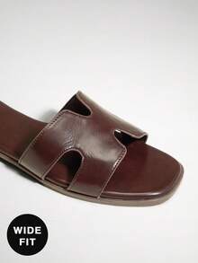 SHUZIA 宽楦女士高级油光PU咖啡色H型带凉鞋 - 大码奢华舒适街头风到游艇俱乐部必备单品，圣诞节情人节皆宜，宽楦设计 - 咖啡棕 - 查看 4