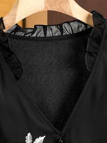 Modelyn Blouse noire en mousseline de soie à encolure en V pour femmes grandes tailles avec broderie florale élégante, top style vintage à manches longues