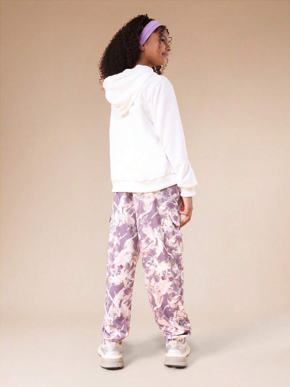Conjunto de moletom com capuz e calça jogger com estampa floral