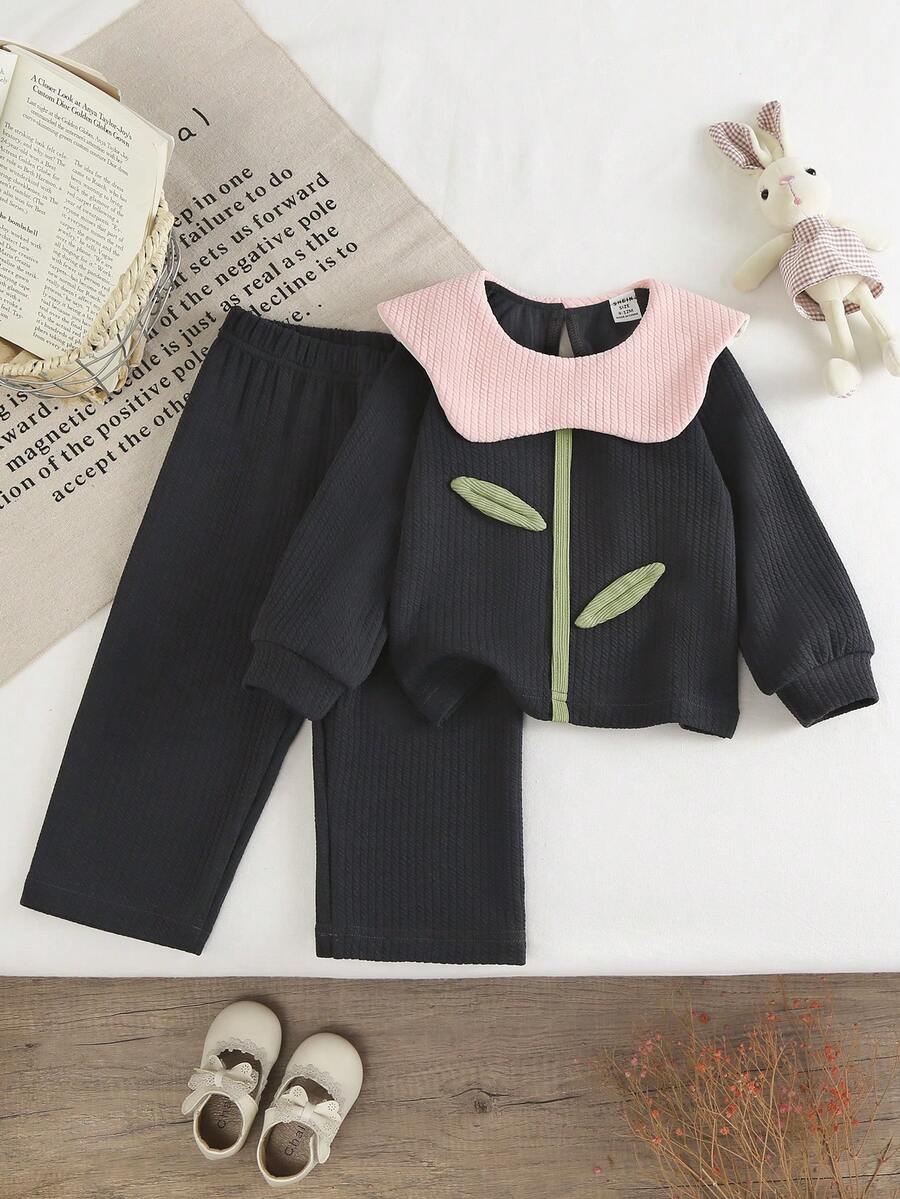 SHEIN Bộ quần dài ống rộng tay dài họa tiết hoa dễ thương, thoải mái, họa tiết sọc xoắn, chất liệu vải mềm mại, dành cho bé gái từ 2-5 tuổi, mùa Thu/Đông - Màu xám đen - Xem 1