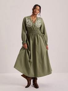 SHEIN VCAY Große Größen grünes besticktes Dekor V-Ausschnitt Kleid Olivgrün Grünes Kleid Frauen Boho Frauenkleidung Country Western Stickerei - Olivgrün - Übersicht 6