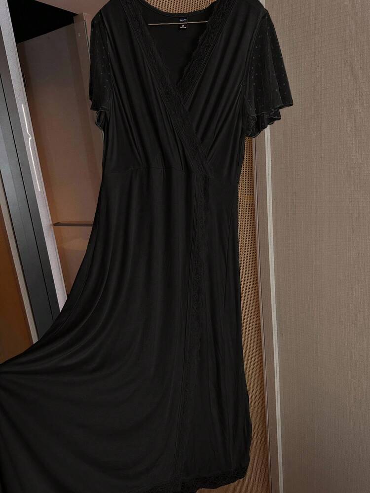 Dazy Plus Plus Size Women Contrast Lace Elegant Mid-Length Nightgown