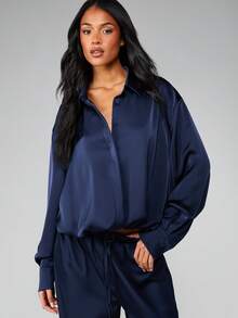 MISSGUIDED 奢华缎面超大款纽扣衬衫，下摆抽绳设计，适合专业办公场合和晚间活动。 - 藏蓝色 - 查看 1