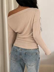 Siren Gaze 不對稱領落肩袖褶邊T恤