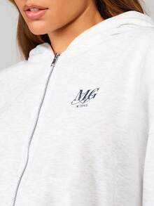 MISSGUIDED 宽松全拉链连帽衫，配有抽绳帽和中央口袋，适合秋冬季日常休闲穿着，舒适保暖。 - 淺灰色 - 查看 6