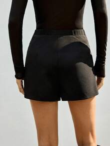 Maija Short femme avec rivets, design polyvalent, décontracté, pour le travail. Short jupe mini noir - Noir - Voir 4