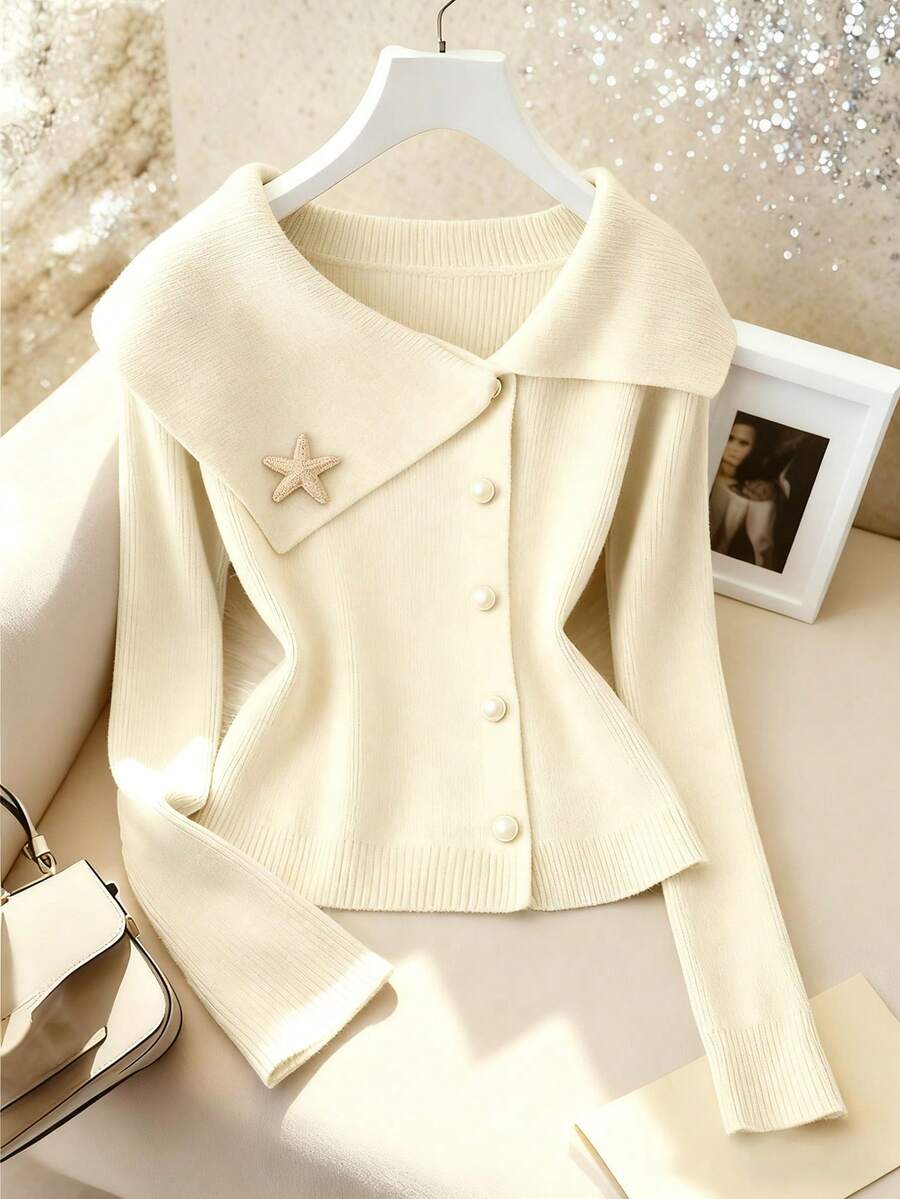 Franclia Cardigan Elegan dengan Kancing Bintang Laut Metalik, Kerah Besar, Desain yang Mengencangkan Pinggang, dan Potongan yang Mempesona - Terinspirasi dari Gaya Blogger Fashion Eropa - Krem - View 1