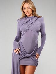 MISSGUIDED Vestido mini de manga larga con cuello alto, ajustado y drapeado, con hombreras y detalles de panel drapeado