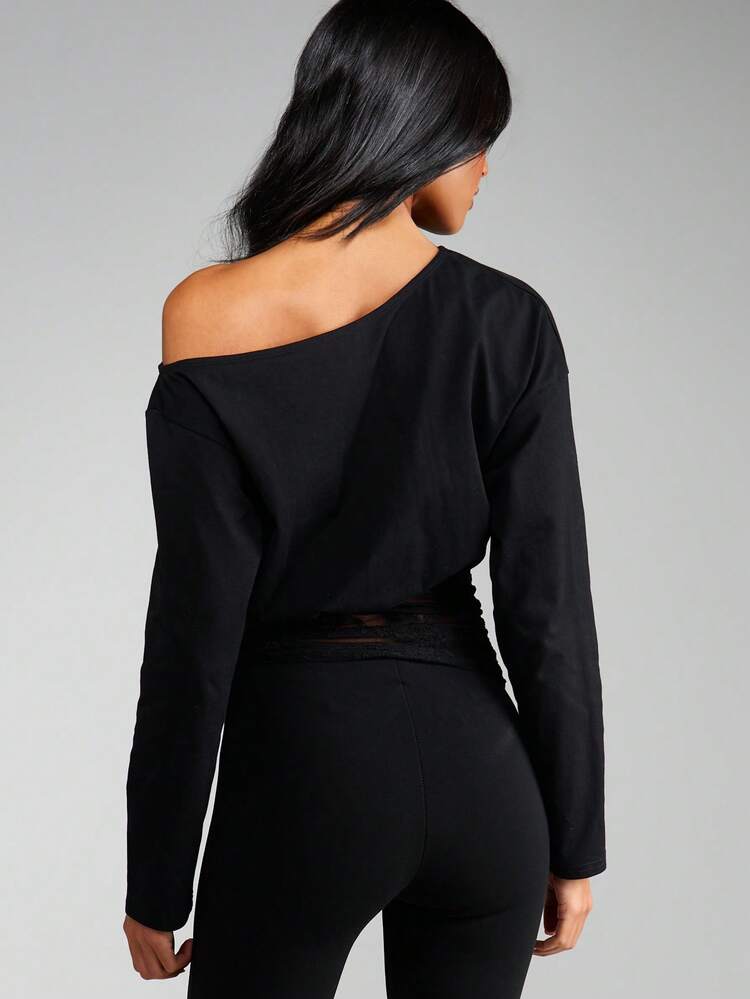 MISSGUIDED Weihnachts Off-Shoulder Langarm Bluse mit Spitze, geraffter Taille und elastischem Saum für lässige Abende im Herbst und Winter