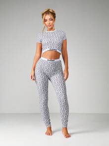 Missguided x Playboy Logo Print Short Sleeve Crop Top And High Waist Legging Lounge Co-Ord Set With Geometric Pattern Design - Multicolor - View 1