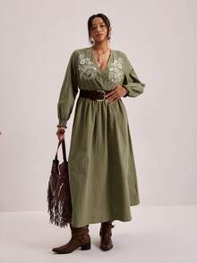 SHEIN VCAY Große Größen grünes besticktes Dekor V-Ausschnitt Kleid Olivgrün Grünes Kleid Frauen Boho Frauenkleidung Country Western Stickerei - Olivgrün - Übersicht 4