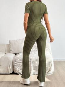SHEIN 孕婦兩件式居家套裝，橄欖綠羅紋圓領短袖上衣與可調腰圍長褲，日常休閒時尚夏季孕婦服飾 - 軍綠色 - 查看 2