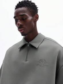 SUMWON 男士宽松版型四分之一拉链 Polo 衫，撞色后幅拼接，饰有品牌标志，休闲长袖上衣，纯色 - 灰色 - 查看 4