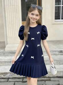 1件装少女3D蝴蝶结装饰短袖褶皱连衣裙，宽松版型，适合春夏、假日、夏季、旅行穿着。