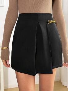 Easowa Falda negra elegante con detalle de cadena, cintura alta, línea A, dobladillo asimétrico para uso casual. Falda negra plisada elegante con acento de cadena dorada, cintura alta, mini falda para mujeres con estilo. Falda pantalón negra de cintura alta con detalle decorativo de cadena, dobladillo asimétrico para un estilo versátil. - Negro - Ver 4