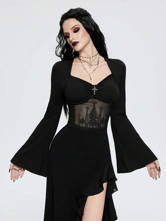 Breakform T-shirt court à manches évasées avec empiècement en maille brodée, col carré élastique, volants et détails métalliques croisés. Coupe vintage sexy en tricot unicolore pour femmes.