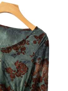 Franclia Winter Velvet Floral V-Neck Casual T-Shirt For Women, Maija Fall Winter 2025 - Green - View 4