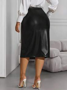 Hourglow Saia de Couro PU Elegante com Fenda Lateral em Cor Sólida para Mulheres Plus Size, Outono/Inverno - Preto - Visão 3