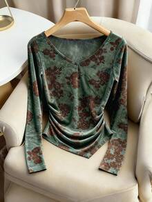 Franclia Winter Velvet Floral V-Neck Casual T-Shirt For Women, Maija Fall Winter 2025 - Green - View 1