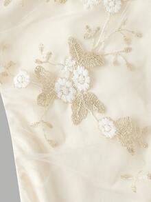 SHEIN MOD 优雅褶裥胸部修身鱼尾刺绣连衣裙（女款） - 杏色 - 查看 4