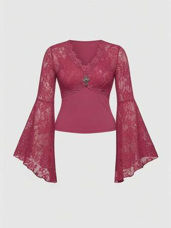 Blouse gothique grande taille à col en V avec contraste de dentelle et manches évasées