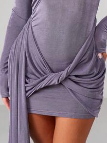 MISSGUIDED Đầm ôm sát cổ cao tay dài Drape Slinky có đệm vai và chi tiết xếp nếp - Màu tím - Xem 4