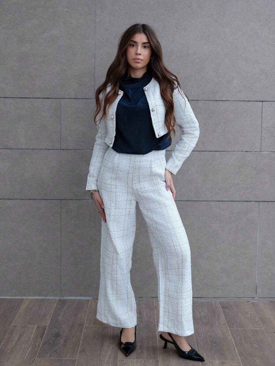 Hitanina 女款 2 件套:金屬鈕扣裝飾圓領格紋短夾克與直筒長褲,通勤必備白色套裝秋季布料,適合小個子女性 - 白色 - 查看 1