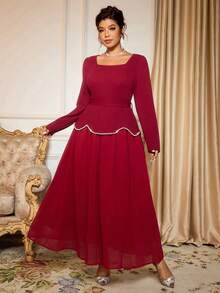 Cravure Robe longue en mousseline de soie à col carré, manches longues, avec décoration de perles à bullegrande taillelus - Rouge foncé - Voir 3