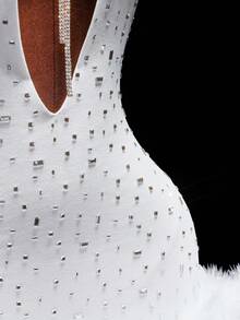 Amplova Đầm dự tiệc mini bodycon cổ chữ V khoét sâu không tay đính đá và lông vũ - trắng - Xem 10