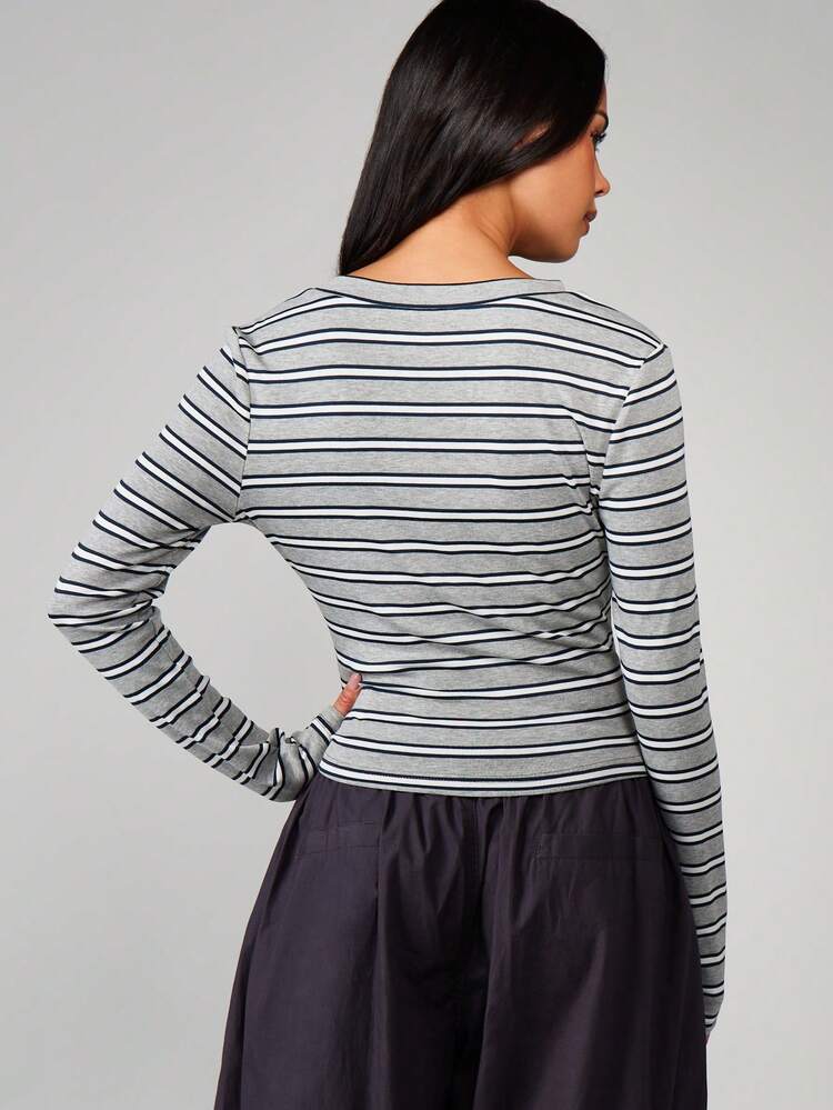 MISSGUIDED Striped Button Front Long Sleeve Henley Top With Crew Neck And Fitted Silhouette For Casual Winter Layering