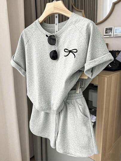 Sparklyn 2pcs Tween Girls' Casual Comfortable Fashion Minimalist Bow Decor Raglan Sleeve Round Neck Top And Shorts Set, Summer Casual Solid Color Round Neck Short Sleeve 2pcs Set