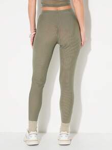 KIZN Leggings de tiro alto de canalé sin costuras en color salvia para comodidad y estilo casual de todos los días - Verde - Ver 2