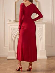 Amorya Vestido de punto de textura de unicolor con cuello asimétrico, volantes en el bajo y manga larga elegante para dama de oficina, ropa de mujer de otoño - Rojo - Ver 10