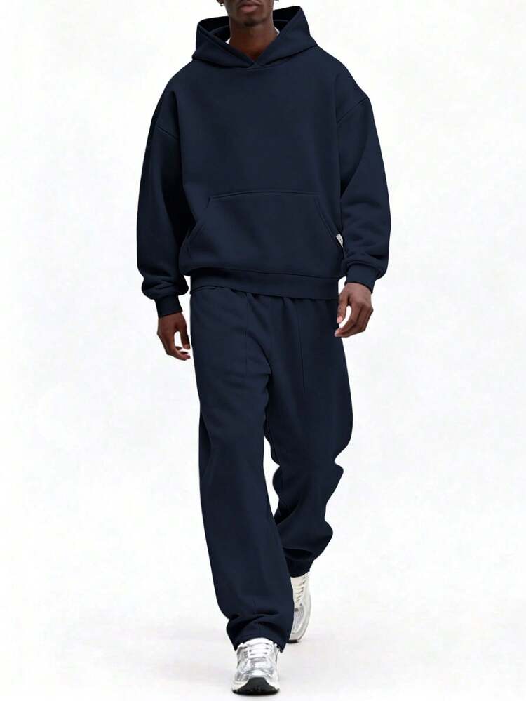 フード付きスウェットシャツとジョガーパンツのセット